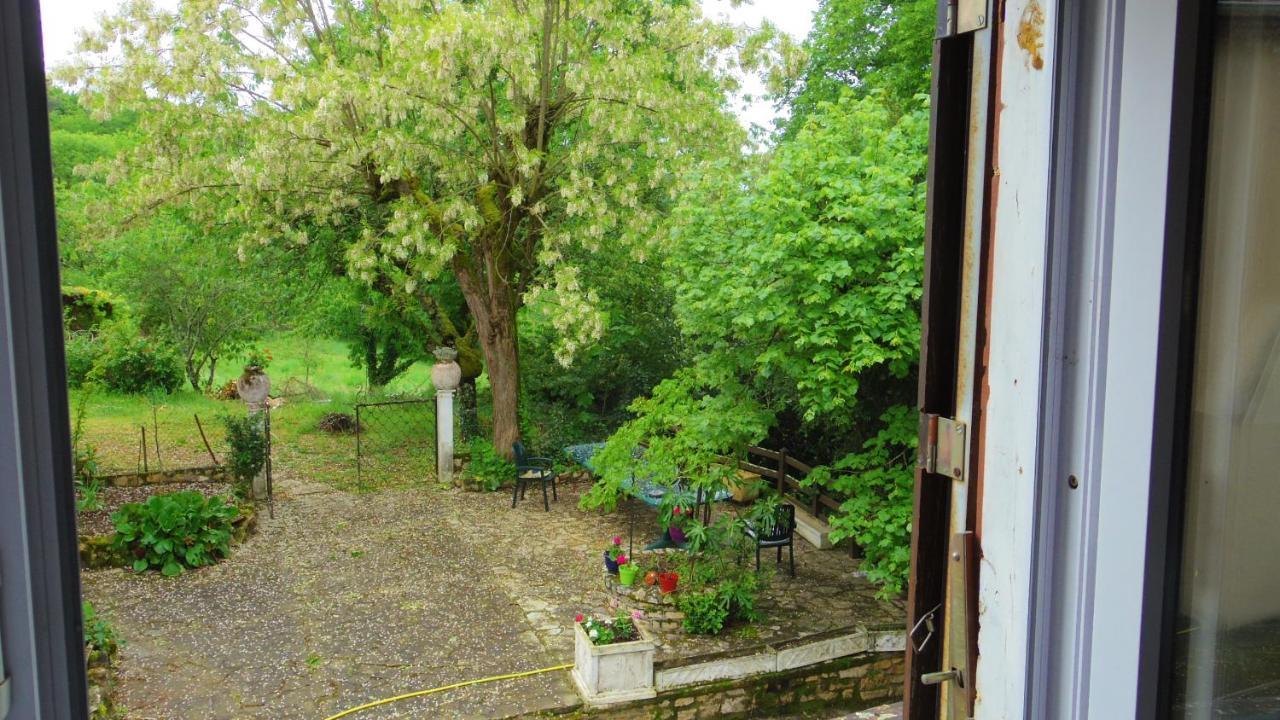 Chambre Lascaux Aux Meulieres A Domme Bed & Breakfast Exterior photo